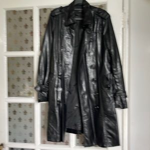 Black trench extra large run small more like a large